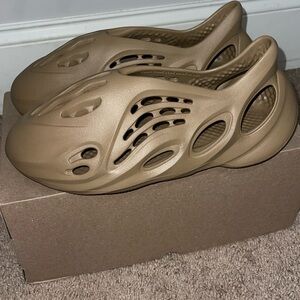 COPY - Yeezy Foam Runner Clay Tapue